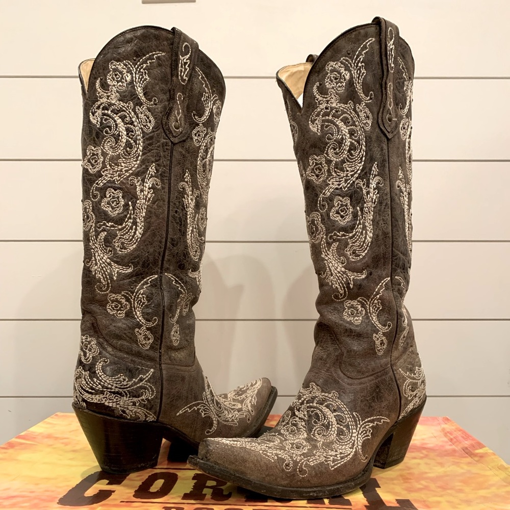 Corral, distressed brown Embroidery/Studs cowboy boots. Special Edition